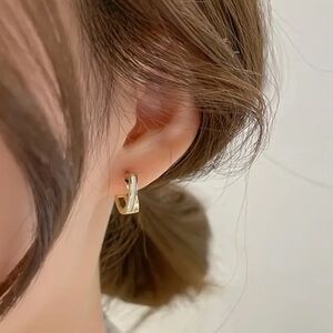 *Stunning 14K Golden Plated Small Hoop Huggie Earrings Ear Buckle Simple Design